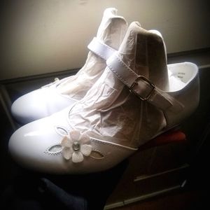 GIRL'S 1st COMMUNION Size 3 Velcro-Strap "HEAVEN" White Maryjane Heeled Shoes!